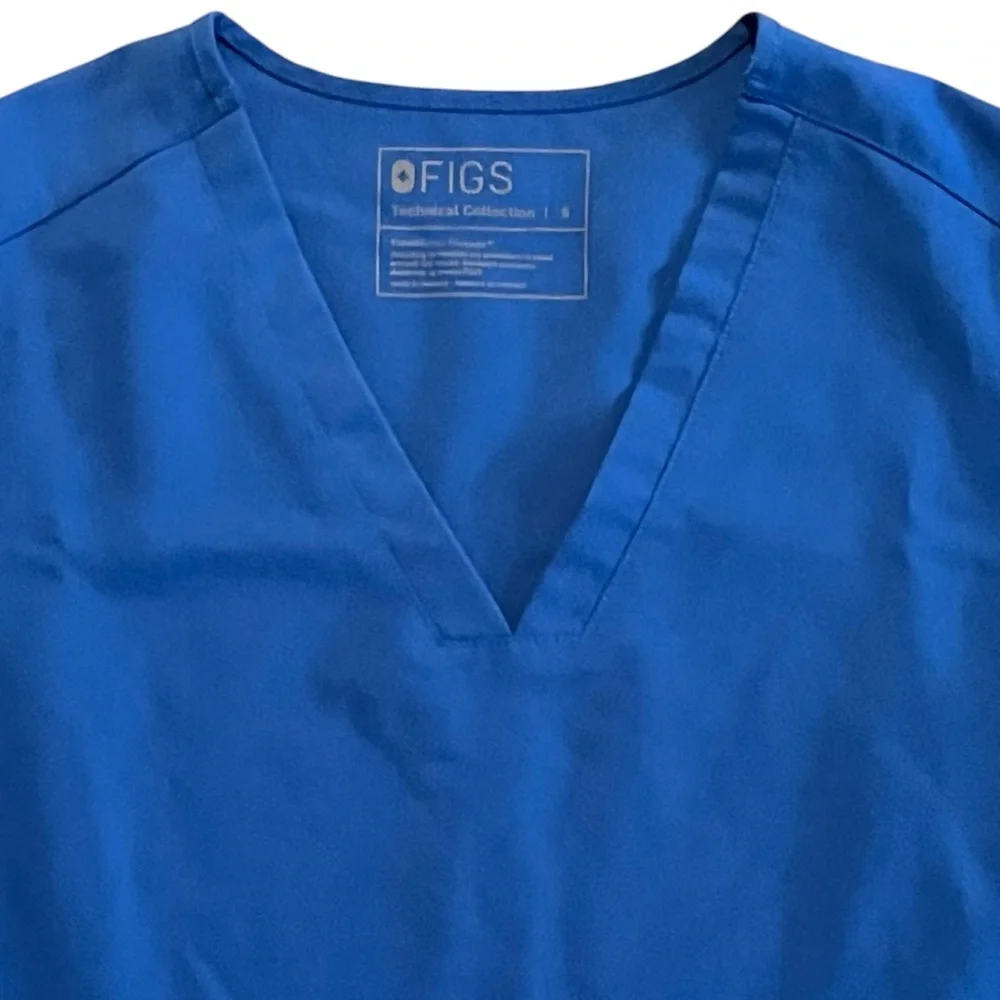 Figs • Casma Royal Blue Three-Pocket Women’s Scrub Top - S - Picture 7 of 11